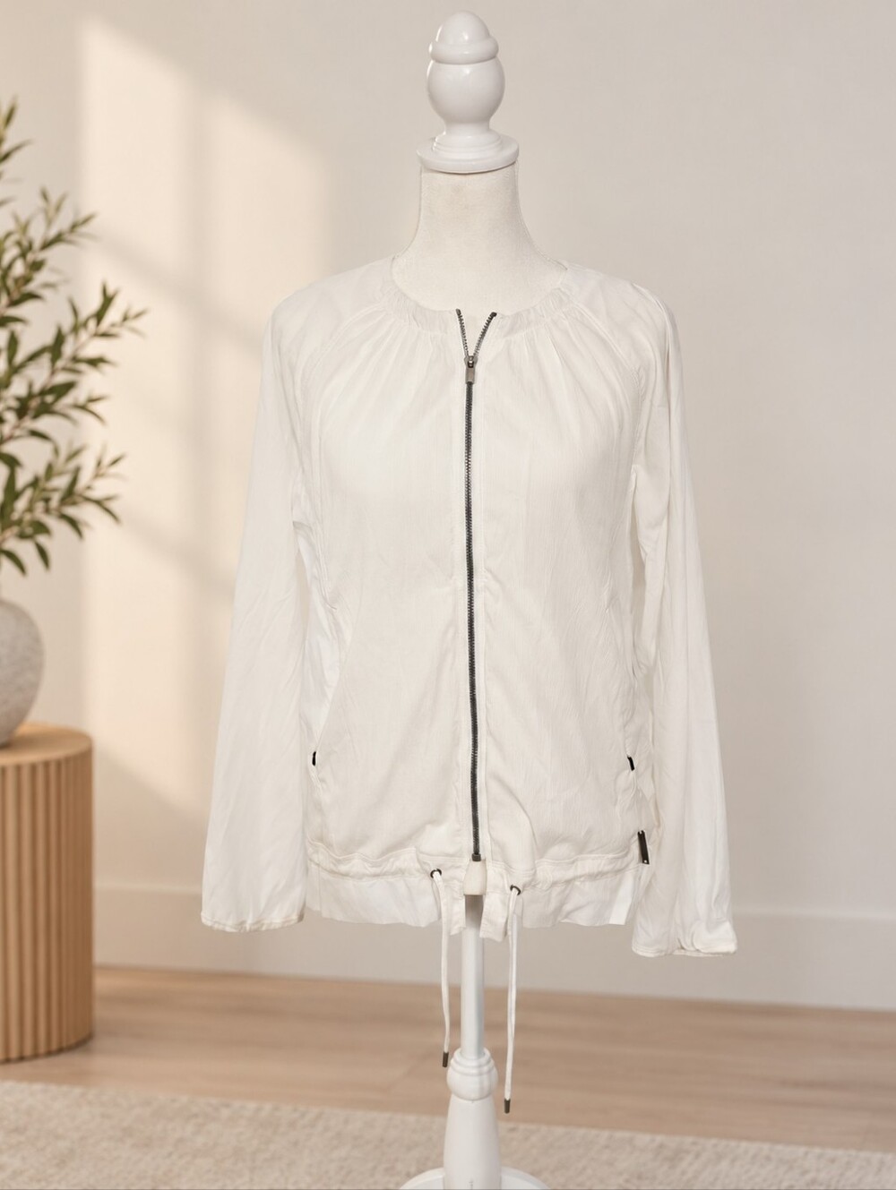 Athleta White Lightweight Full Zip Windbreaker Jacket XS Drawstring Hem